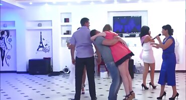 sex hậu môn nhật bản Busty đĩ thích nó. Cô làm sạch mông của mình với phim sex vú to một vòi nước.