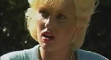 sex thủ dâm bắn nước Carmela cố gắng quan xemxx hệ tình dục với một người đàn ông da đen.